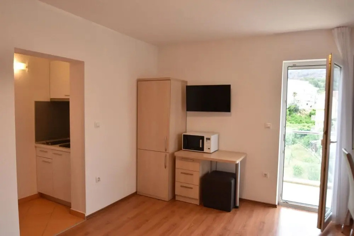 Room 6 of 14