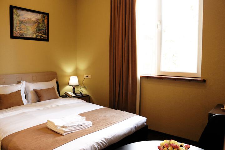 Room 6 of 71