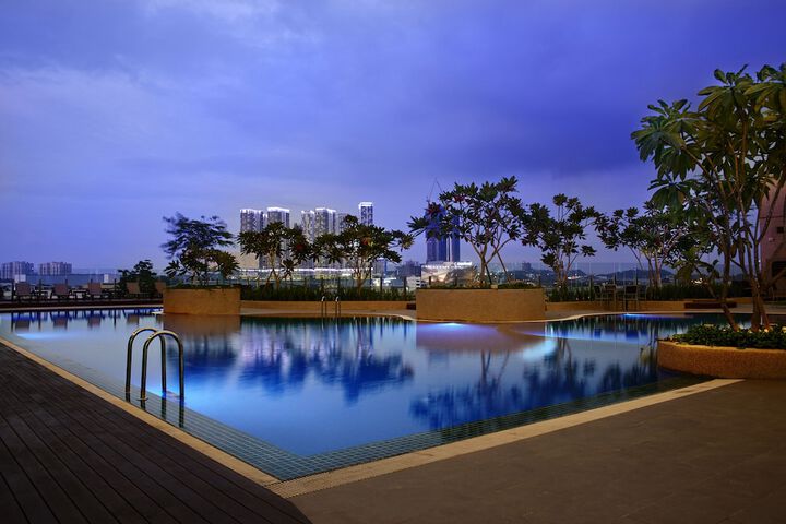 Pool 32 of 52