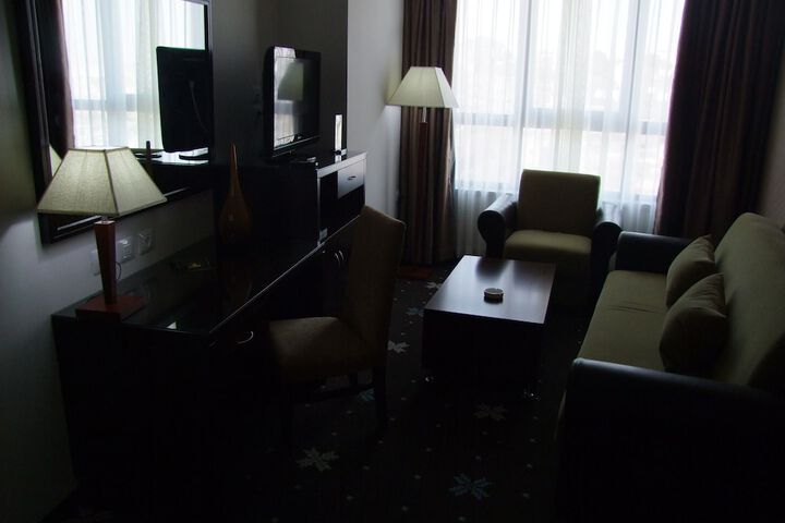 Room 9 of 25