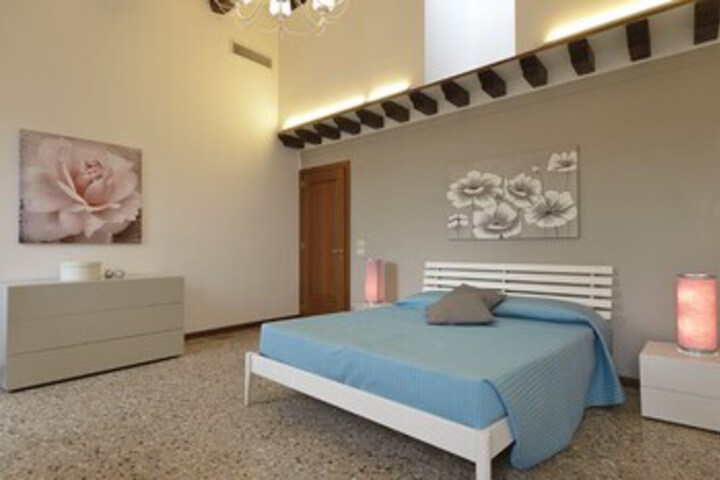 Room 35 of 41