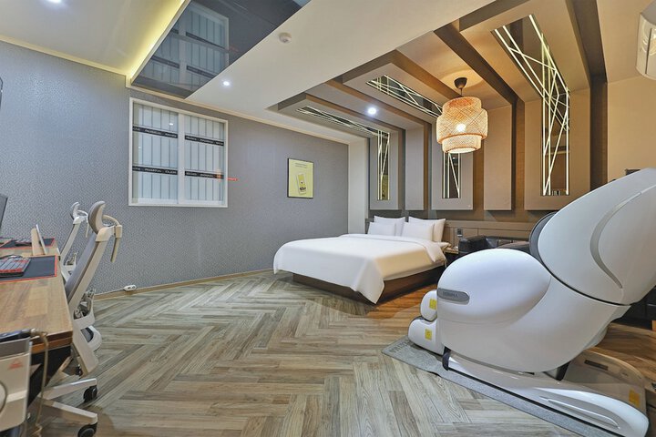 Room 18 of 45