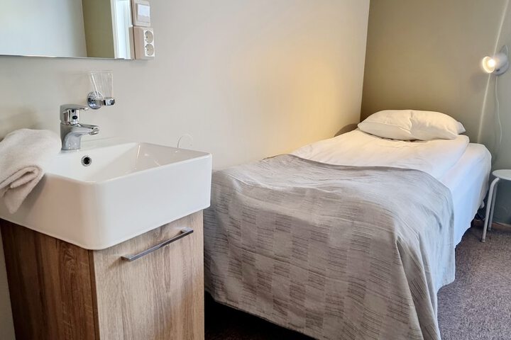 Room 5 of 6