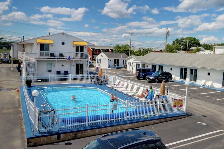 Pool 57 of 81