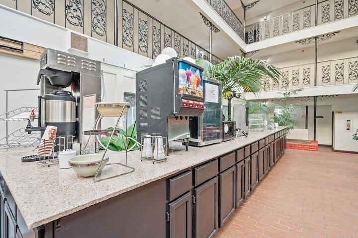 Breakfast/Coffee Service 14 of 18