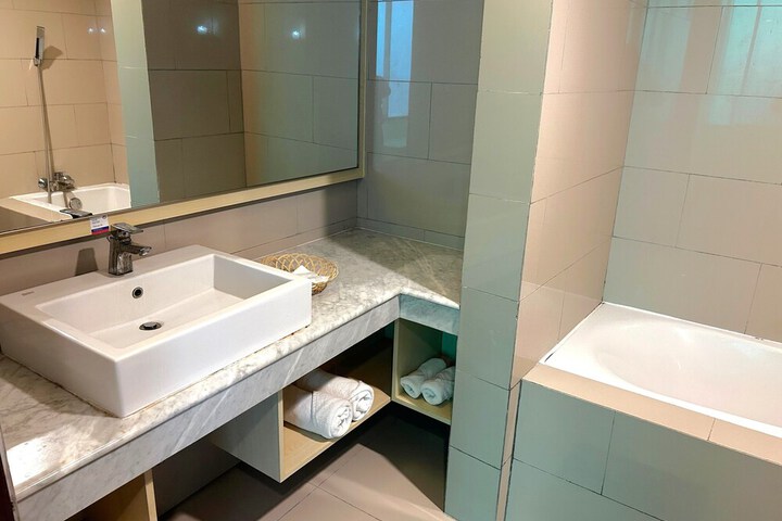 Room 14 of 28