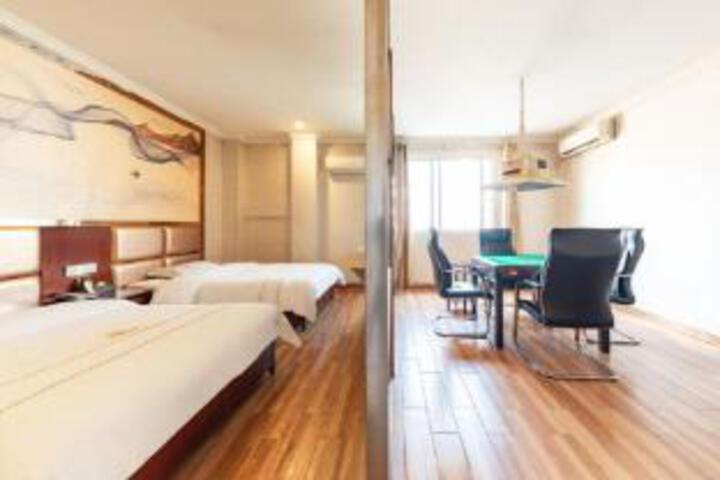 Room 4 of 5