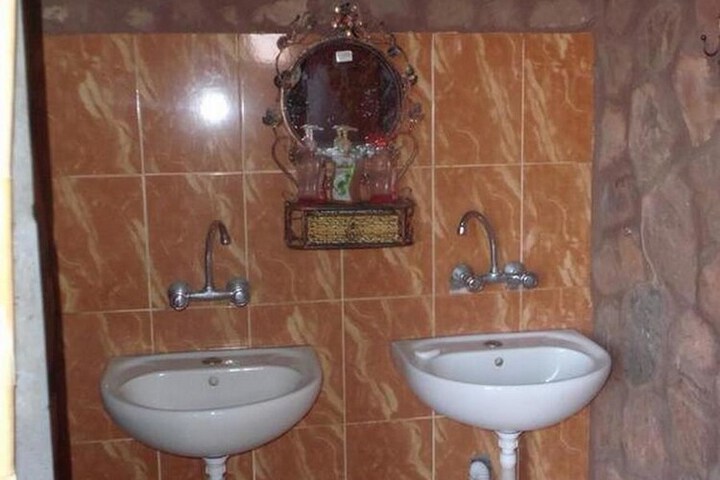 Room 12 of 24
