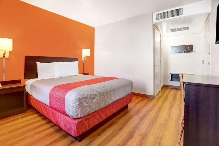 Room 19 of 47