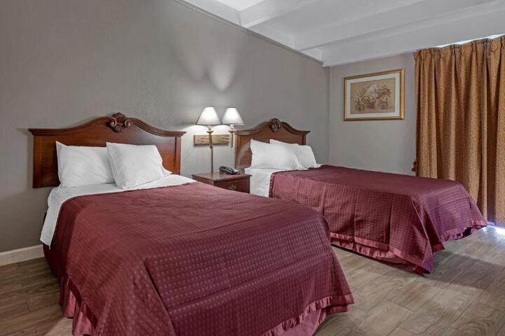 2 Double Beds (8 of 9)