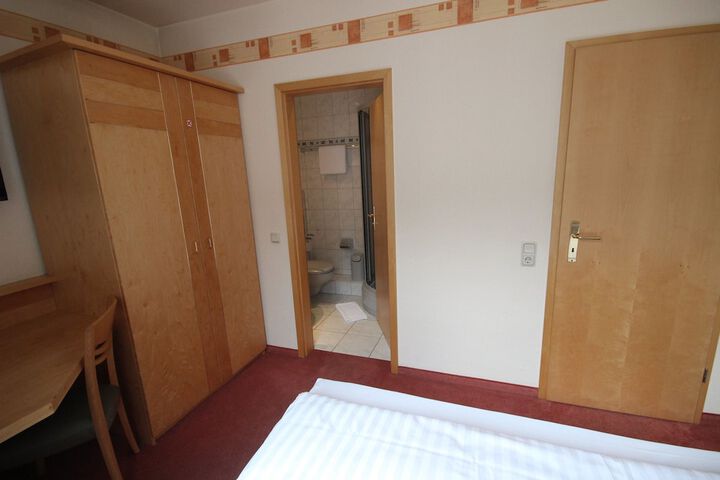 Room 5 of 34