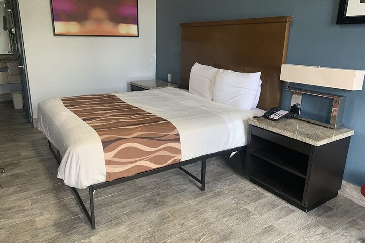 Room 4 of 26