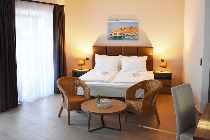 Room 6 of 40