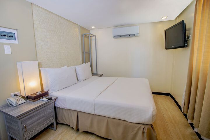 Room 4 of 32