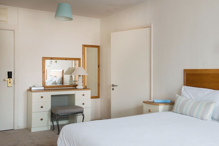 Room 8 of 75