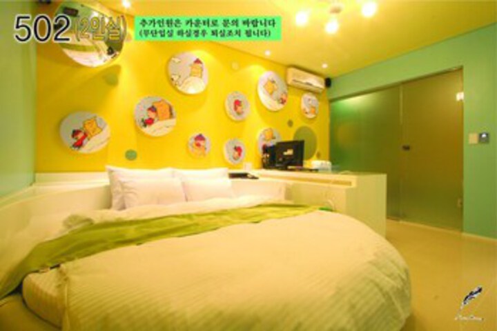 Room 37 of 53