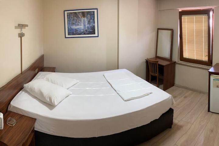 Room 12 of 37