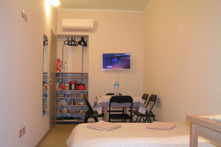 Room 11 of 32