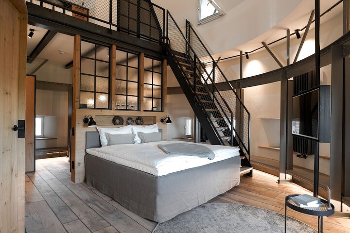 Room 12 of 105
