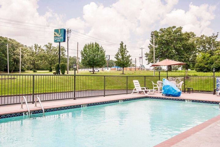 Hotel Pool