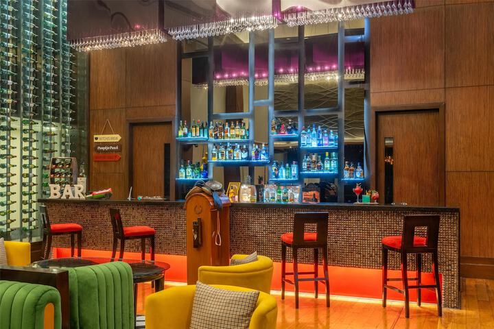 Lounge 60 of 112
