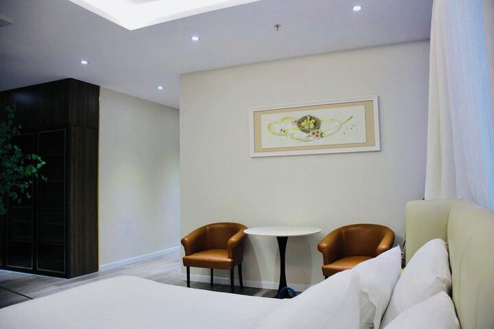 Room 33 of 45