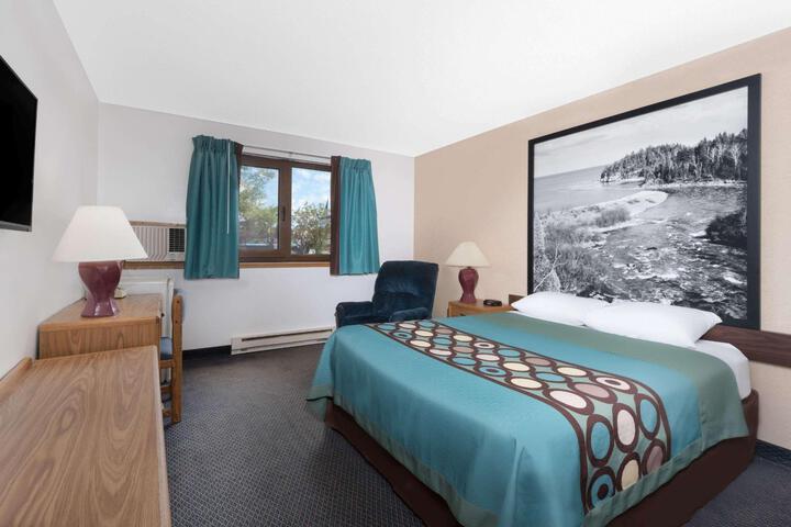 1 King Bed (5 of 9)