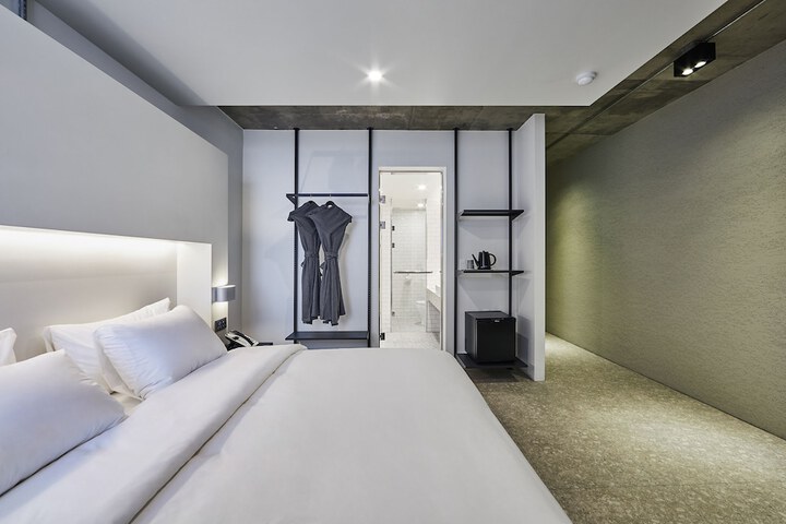 Room 9 of 41