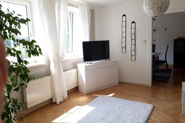Room 4 of 13
