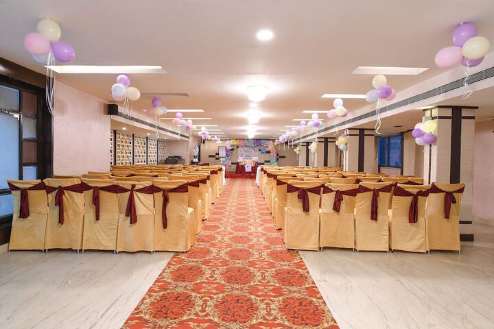 Ballroom/Hall 30 of 32