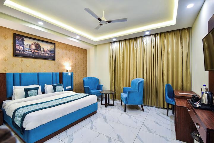Room 10 of 80