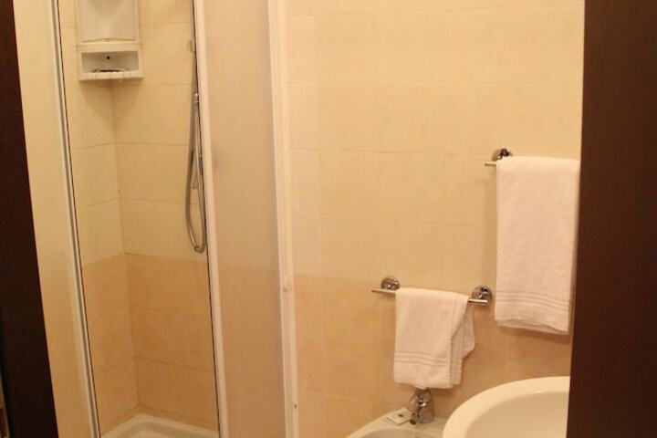 Room 7 of 10