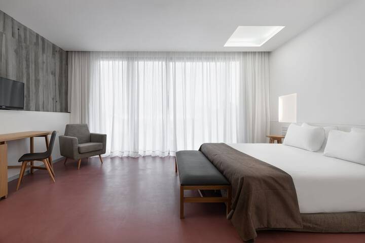 Room 12 of 30