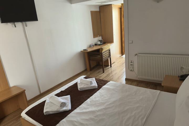 Room 38 of 83