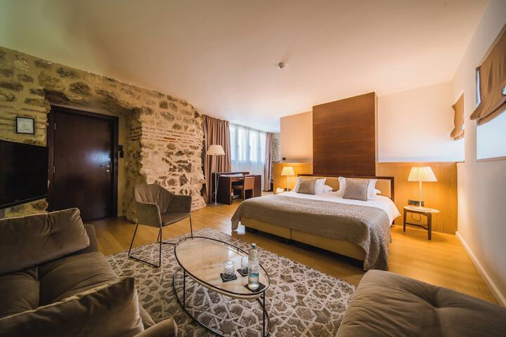 Room 18 of 65