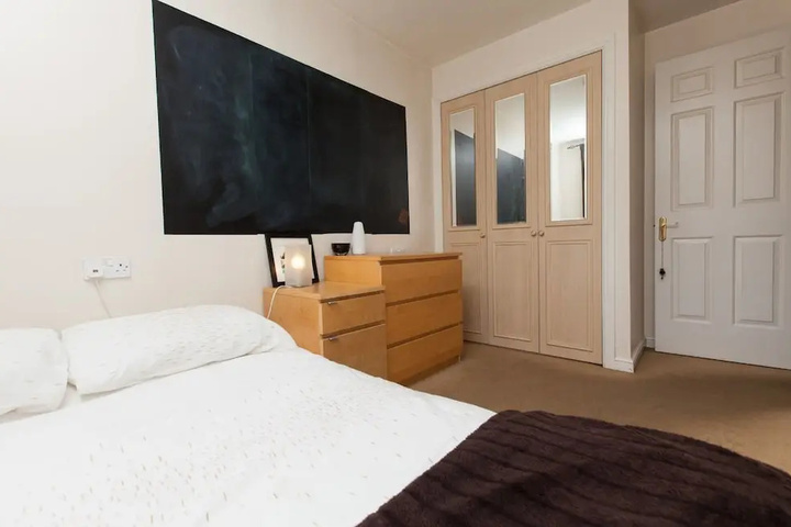 Room 4 of 16