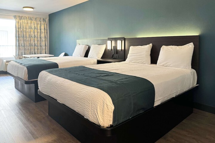 Room 9 of 14