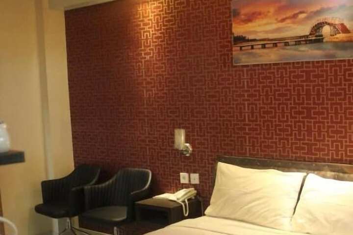 Room 14 of 67