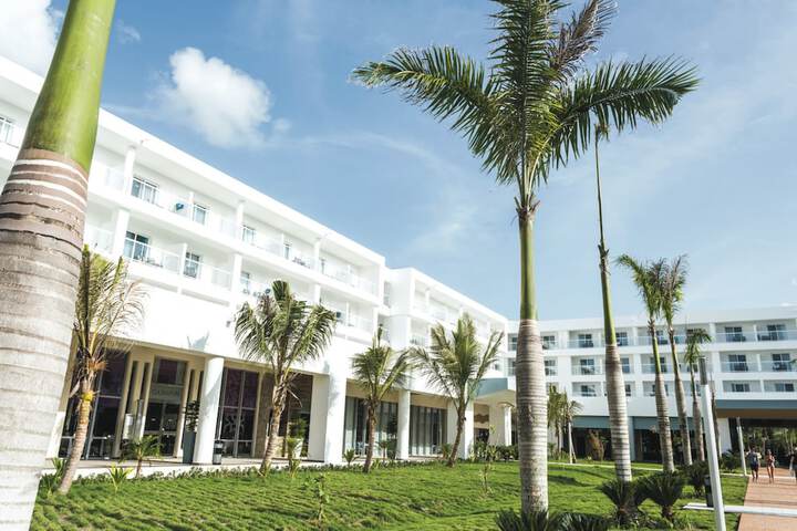 Hotel Exterior 102 of 108