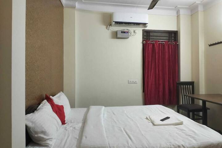 Room 2 of 20