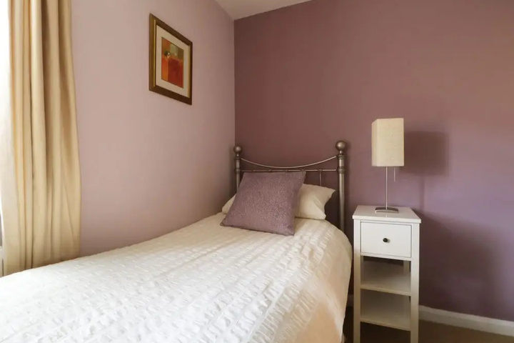 Room 2 of 8