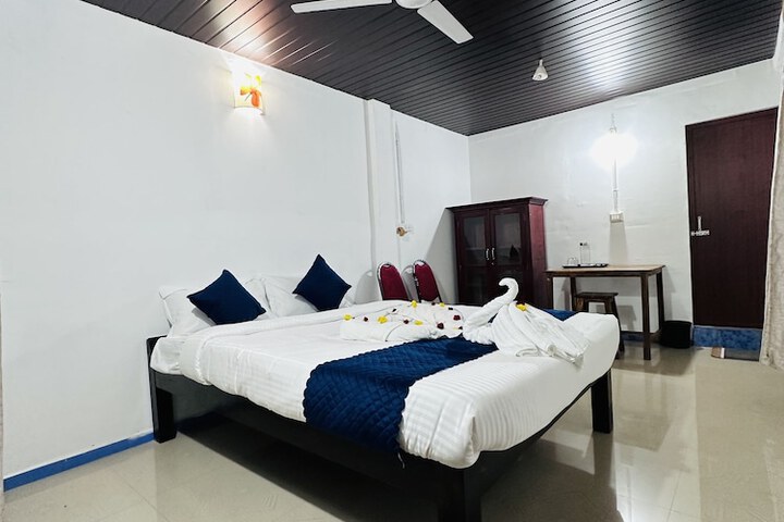 Room 3 of 9