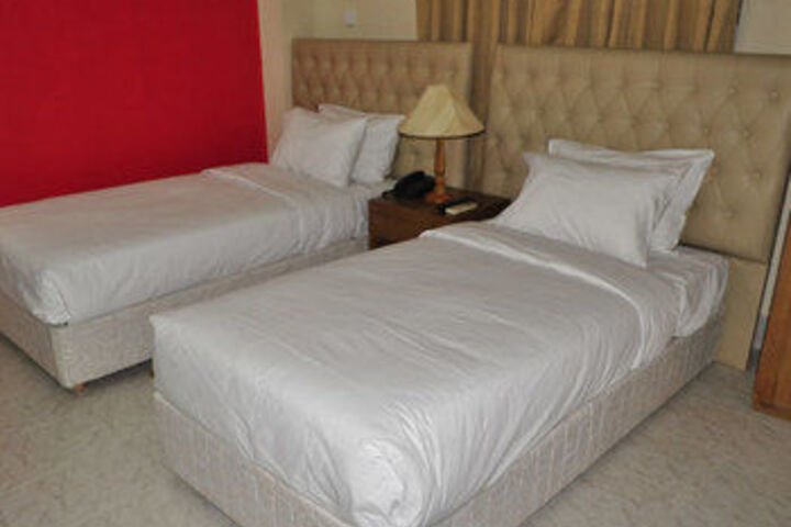 Room 5 of 17