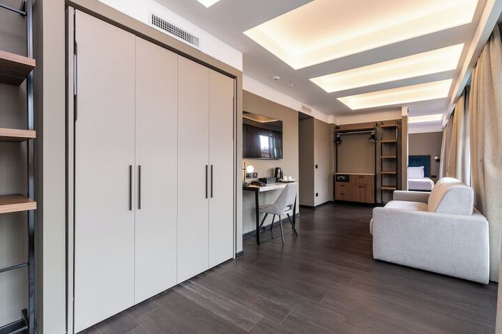 Room 50 of 74
