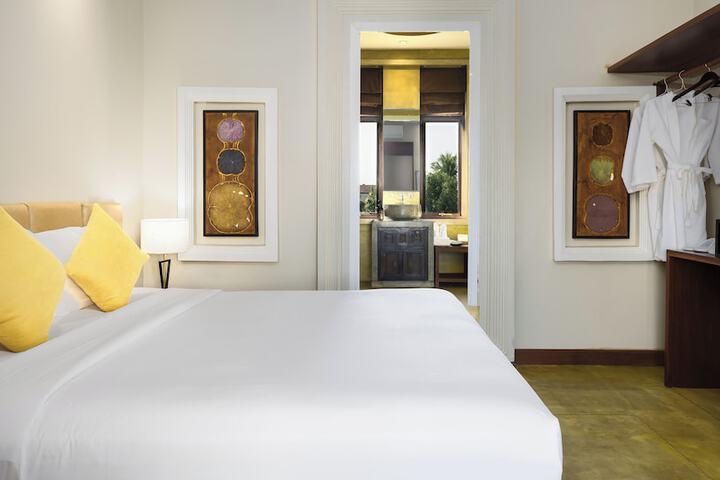 Room 7 of 80