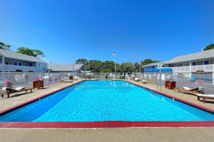 Pool 181 of 207