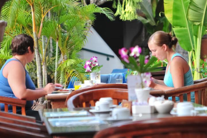Breakfast/Coffee Service 28 of 32