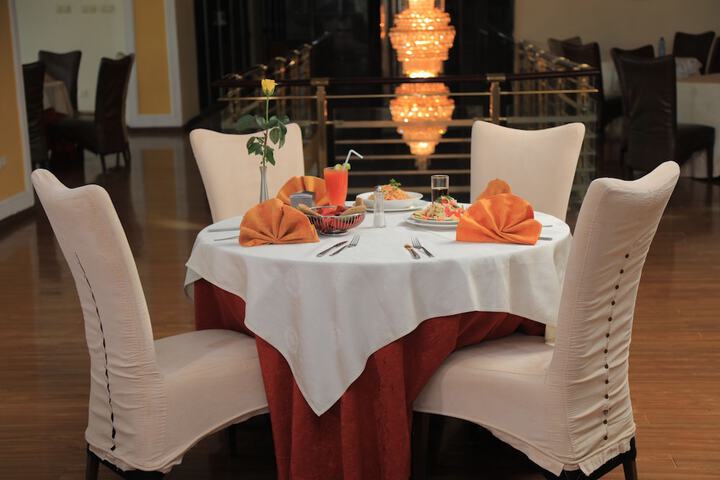 Dining 44 of 53