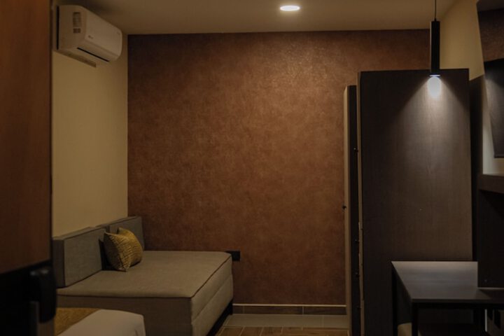 Room 9 of 24