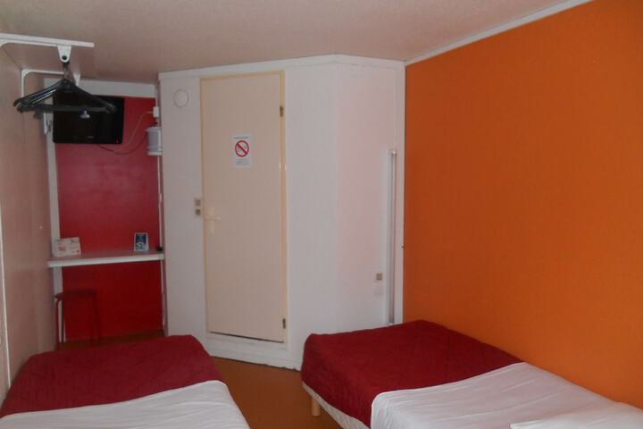 Room 9 of 41